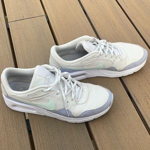 Nike Air Max 90 Sneakers